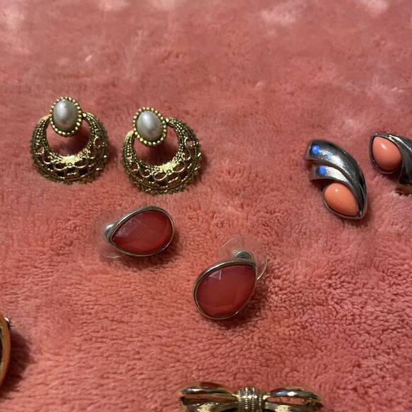 Vintage Estate Jewelry Lot Earrings Pairs Pin Pendants 33 Pcs - Picture 14 of 16